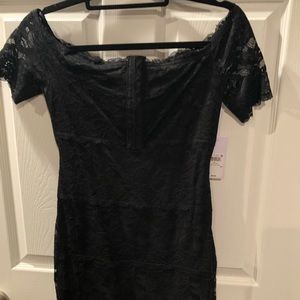 Guess of the shoulders black lace dress